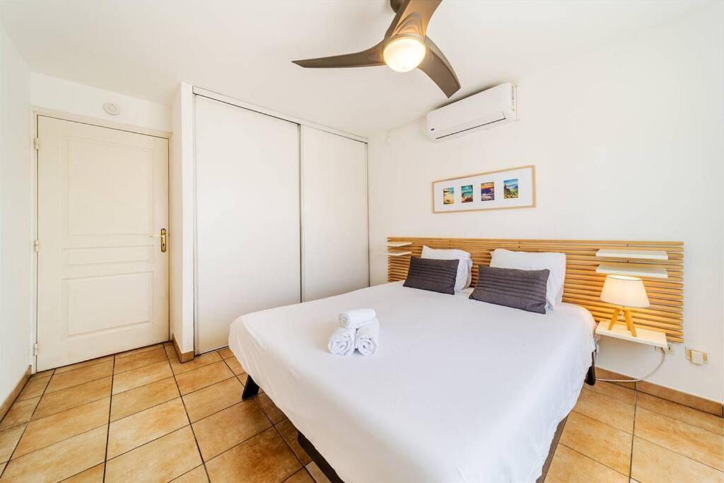 Jade - Appt 2 Chb - 4 Personnes - A 200 M Du Lagon De Saint-Pierre - Residence Avec Belle Piscine Et Parking Prive - Sur Le Front De Mer Et A 2 Pas Du Centre-Ville De St-Pierre Экстерьер фото